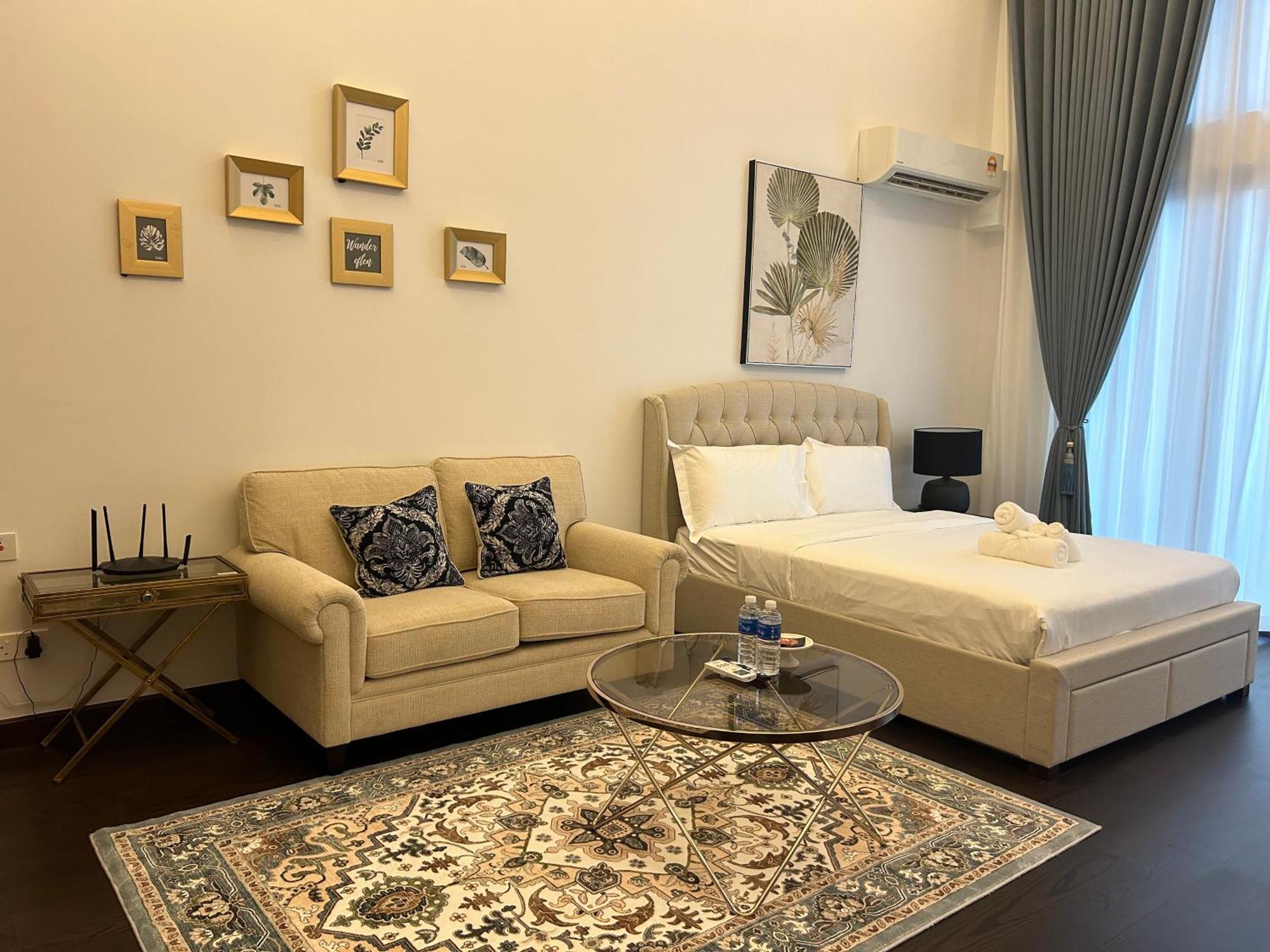 R&f Princess Cove Cozy&boutique By Wan Li Management